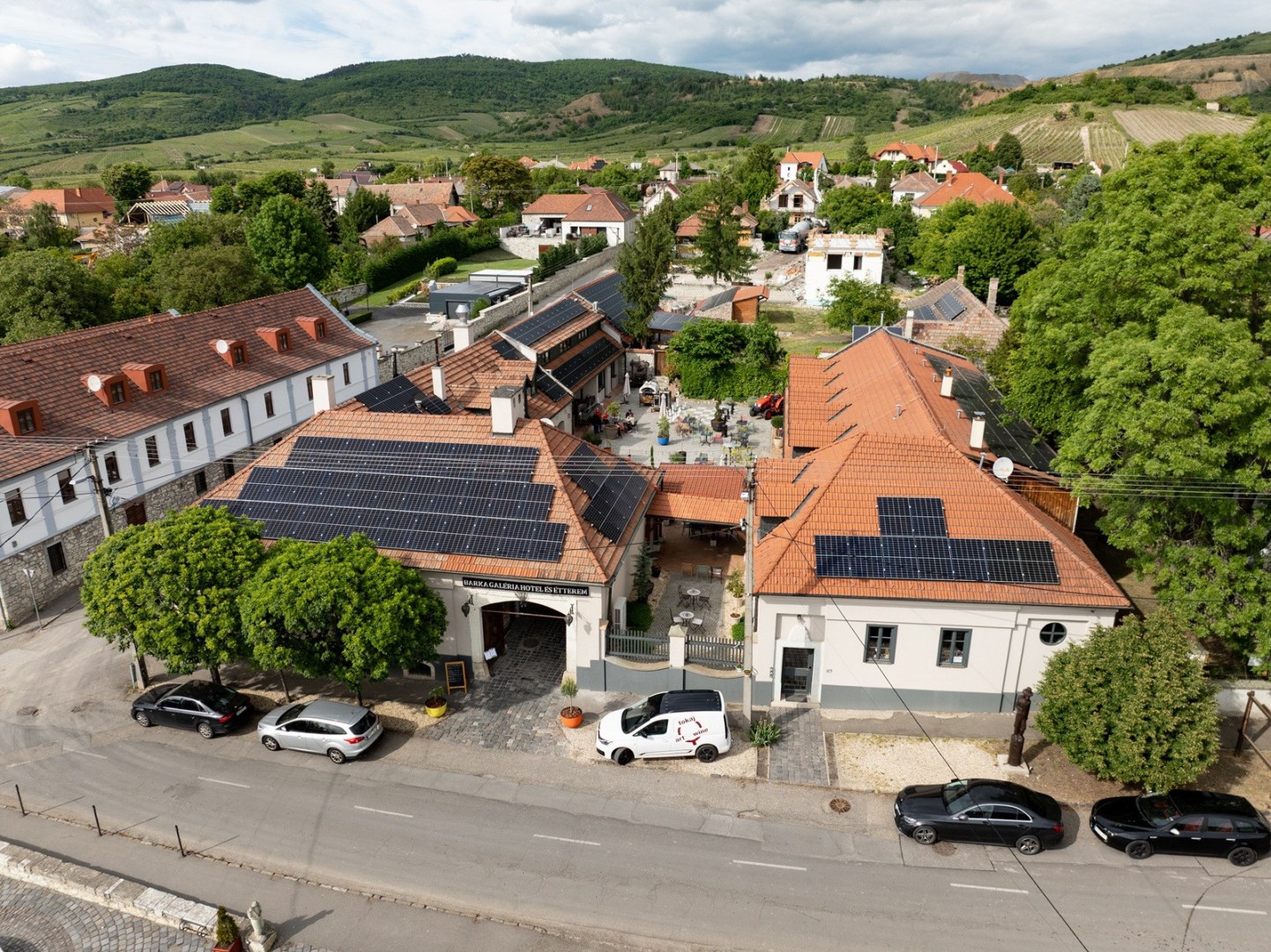 A Barka Galéria Hotel és Étterem az ország első galériahotele lett