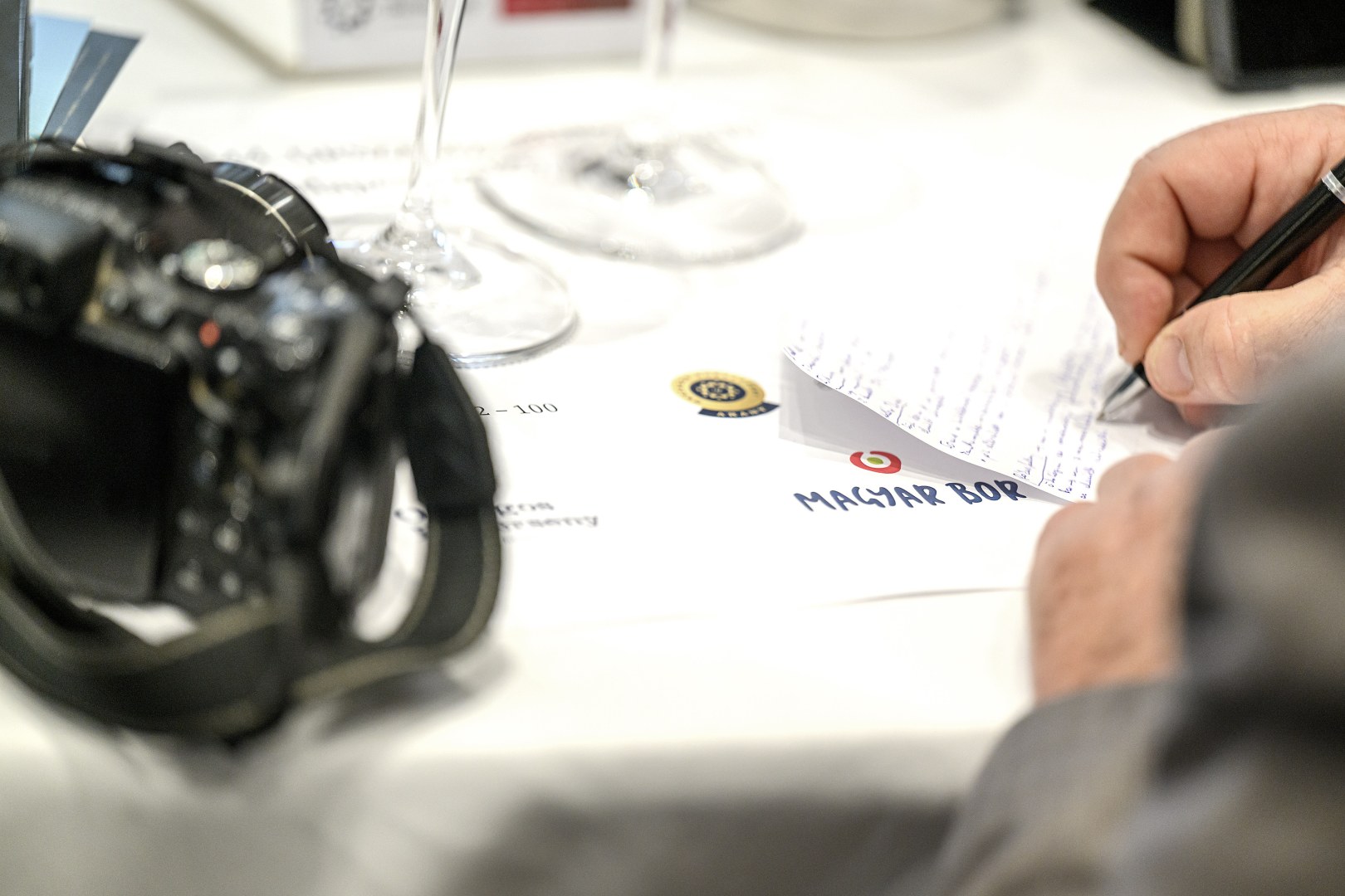 A szakma krémje választ nyertes borokat a HNT által szervezett Országos Borversenyen 