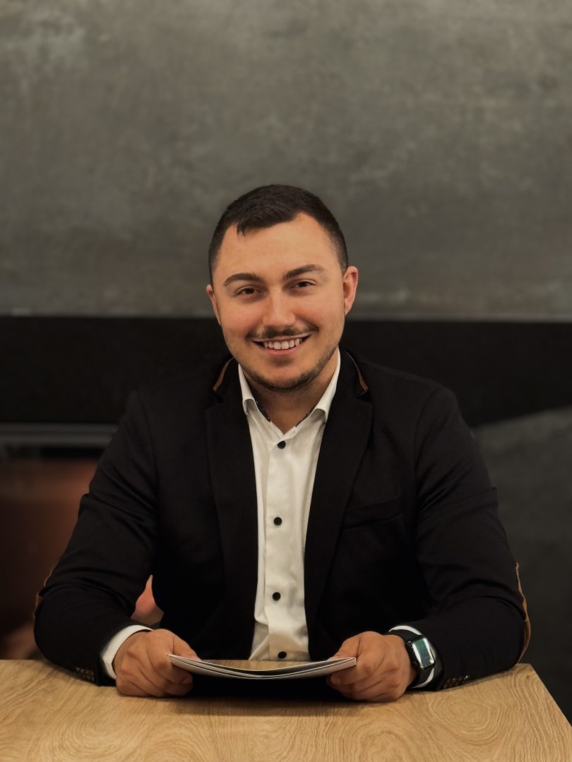 Brányi Béla, vinotéka üzletvezető