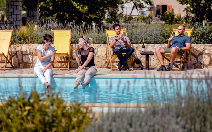 Bodrog borkóstoló egy organikus tokaji borászatnál