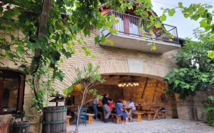 Buzál-Mórocza borkóstoló borvacsorával az etyeki Öreghegyen