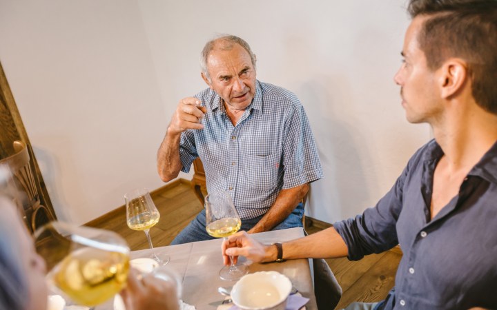 Currus borkóstoló a Tatai-medence szívében