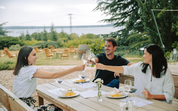 Folly borkóstoló az arborétum nyugalmában