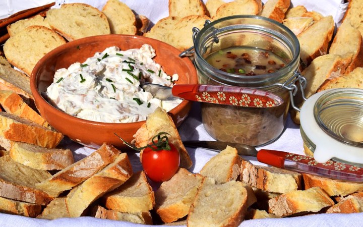 Hajdu Roland wine tasting with homemade delicacies