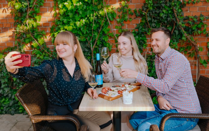 HedoNick borkóstoló klasszik borsorral a pilisvörösvári borászatánál