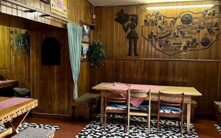 István Pince wine tasting in one of Pécs’s oldest wine taverns