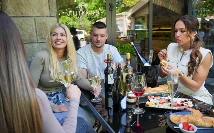 Juhász Brothers wine tasting with a 6 wine selection in the Szépasszony Valley