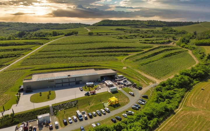 Schieber borkósotló helyi kötődésű szekszárdi szőlőfajtákkal