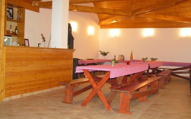 Soós wine tasting in the shadow of the protected chapel