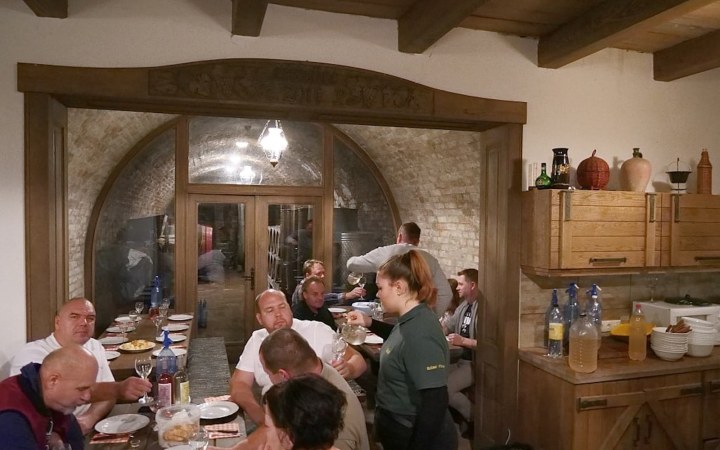 Szilasi borkóstoló a hordóból frissen fejtett borokkal