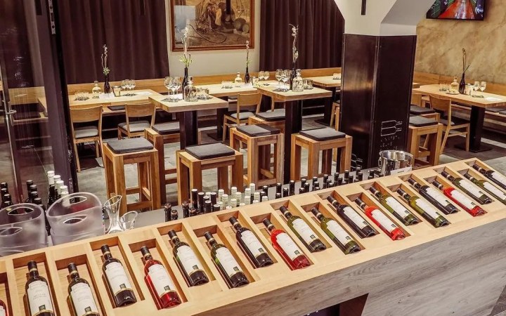 Velké Bílovice borkóstoló Csehország legnagyobb borászati komplexumában