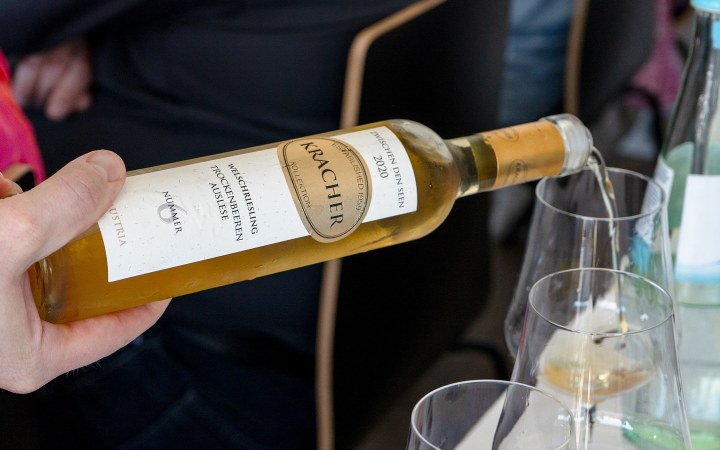 Kracher wine tasting with sweet wines and a cheese selection