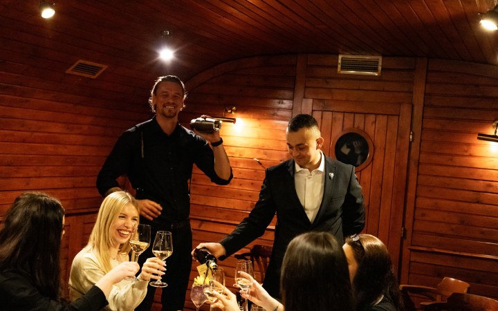 Wine to Bar borkóstoló A Furmint 6 arca bor és koktélkóstoló est a Stex Ház Privát termében