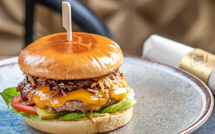 ARAZ borvacsora izgalmas ízekkel és gondosan válogatott borokkal a romantikus belvárosi étteremben galéria kép