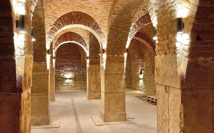 Quiar wine tasting in the 400-year-old archbishop's vat cellar galéria kép