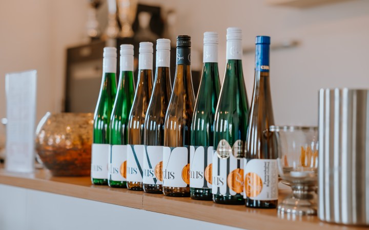 Cseri wine tasting with various Rieslings