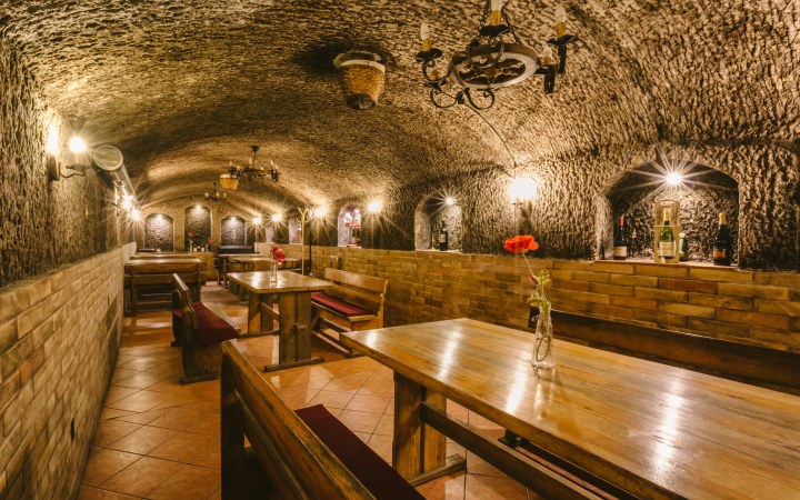 Dávid Borház borkóstoló a kerekasztalnál