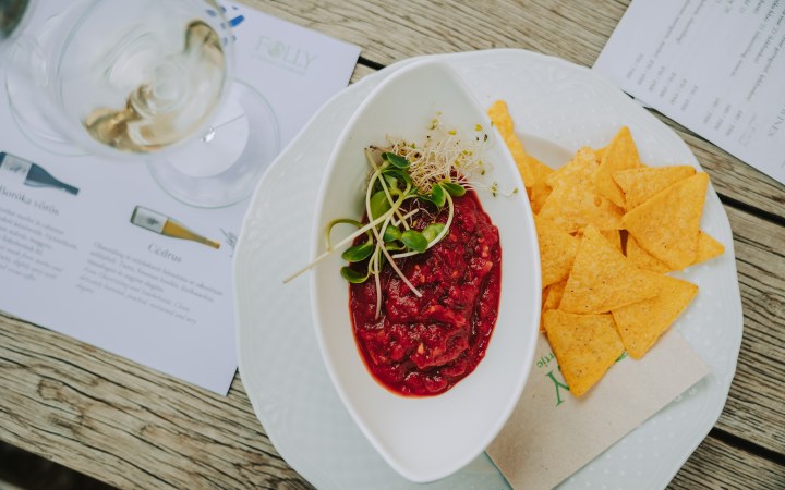 Folly borkóstoló az arborétum nyugalmában