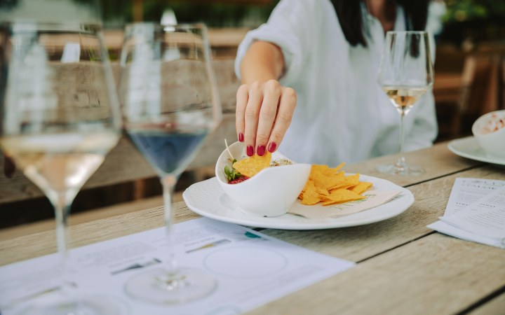 Folly borkóstoló az arborétum nyugalmában