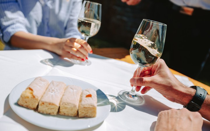 Geszler borkóstoló móri ezerjóval és borkorcsolyával