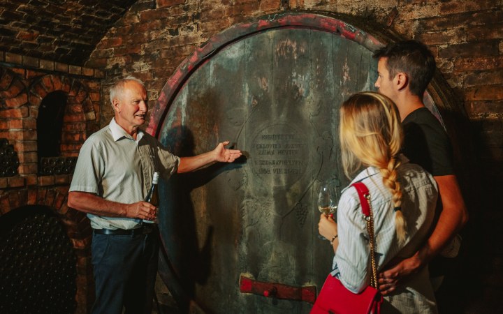 Geszler borkóstoló móri ezerjóval és borkorcsolyával