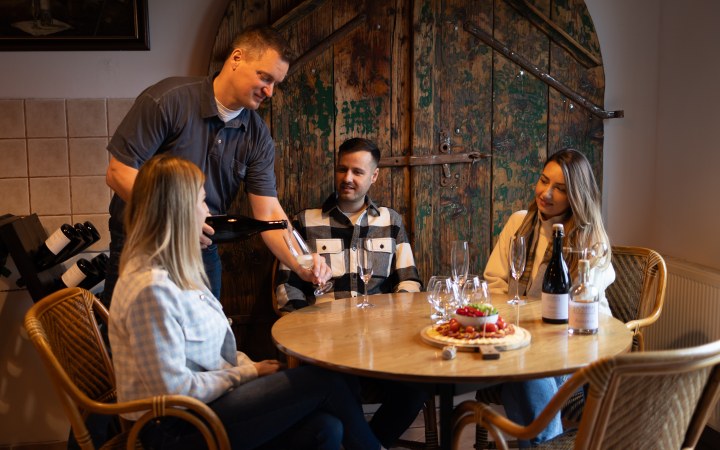 Gombai wine tasting with sparkling win from new Hungarian grape varieties galéria kép