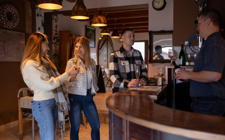 Gombai wine tasting with sparkling win from new Hungarian grape varieties galéria kép