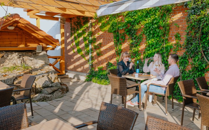 HedoNick borkóstoló klasszik borsorral a pilisvörösvári borászatánál