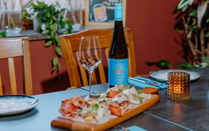 HedoNick wine dinner with a special welcome drink and cellar tour galéria kép