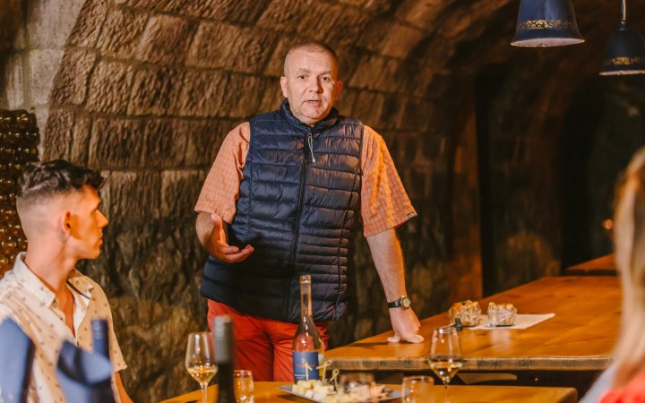 Hímesudvar borkóstoló az egykori királyi vadászházban galéria kép
