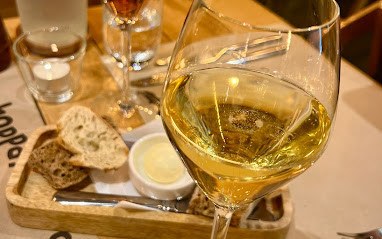 Hoppá! Bistro borkóstoló Michelin ajánlott bisztróban egy igazán stílusos magyar borászat bemutatásával galéria kép