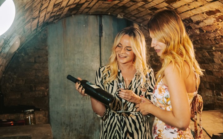 Huber wine tasting on the Csárda Row of Hajós cellar village galéria kép
