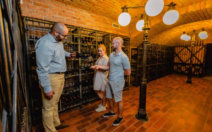 Juhász Testvérek borkóstoló barrique és selection borokkal