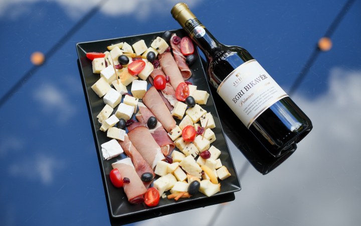 Juhász Brothers wine tasting with a 6 wine selection in the Szépasszony Valley