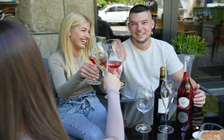 Juhász Testvérek borkóstoló alap sorral a Szépasszony-völgyben