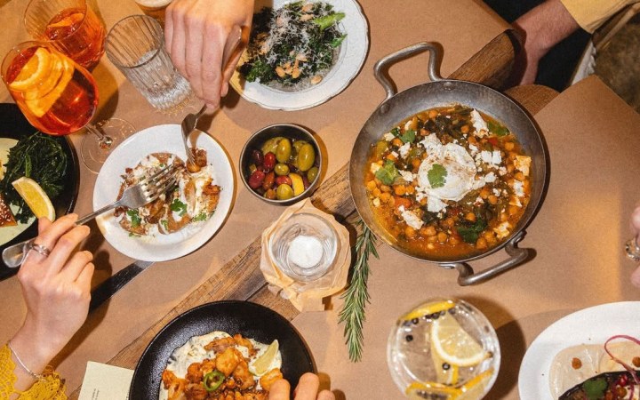 JUNE natúr borkóstoló mezze válogatással a MOM Park közelében galéria kép