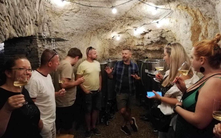 Bányácski bokróstoló zsíroskenyérrel és hagymával a kisgéresi pincesoron galéria kép