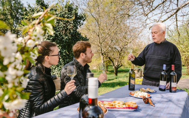 Laczkó wine tasting with a helicopter display galéria kép