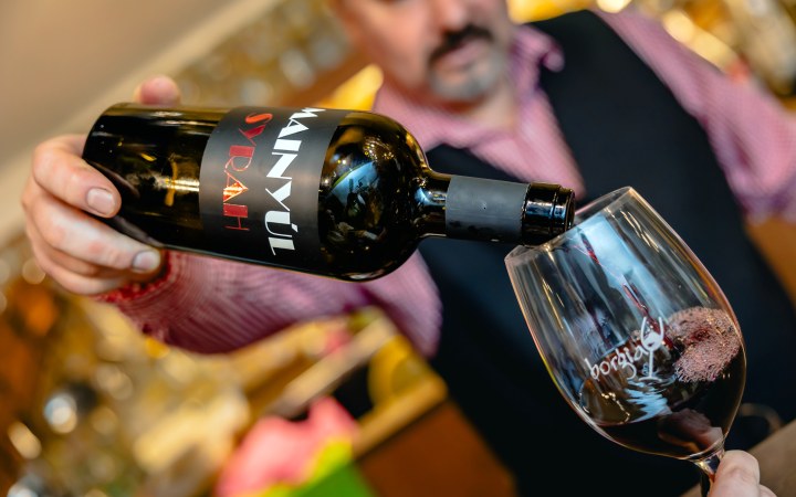 MAINYÚL borkóstoló a pesti belváros egyetlen garzonborászatában