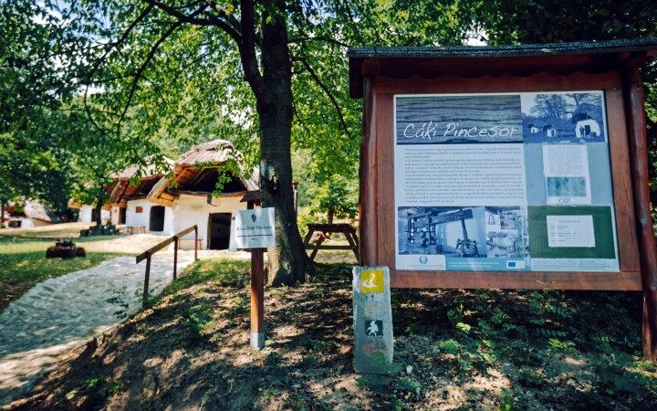 Mándli wine tasting on the historic Cák wine cellars row galéria kép