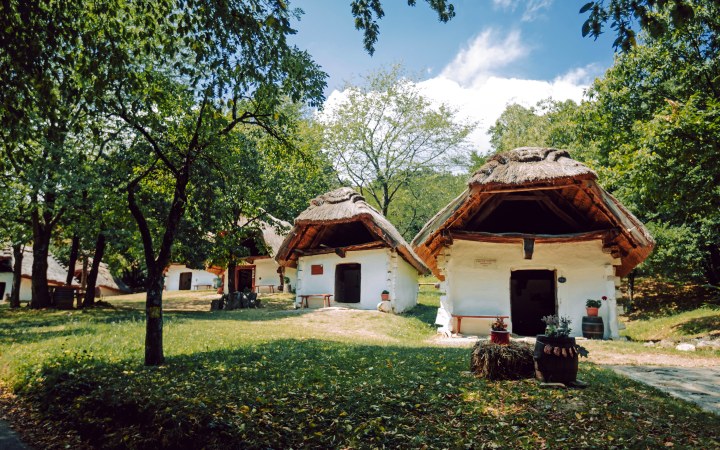 Mándli wine tasting on the historic Cák wine cellars row galéria kép