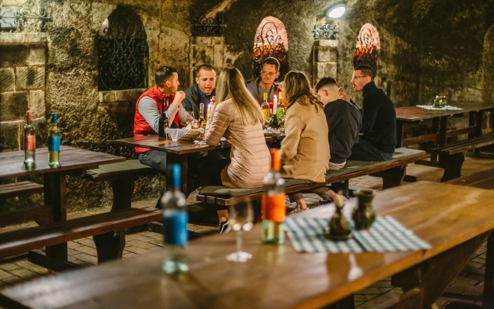 Naár wine tasting in the Gombos Hill cellar row with full assortment
