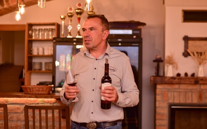 Darázsvin borkóstoló borvacsorával a peredi borozóban galéria kép