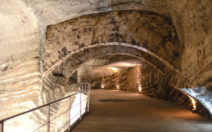 Óhegyi borkóstoló a lenyűgöző kőbányai pincerendszerben