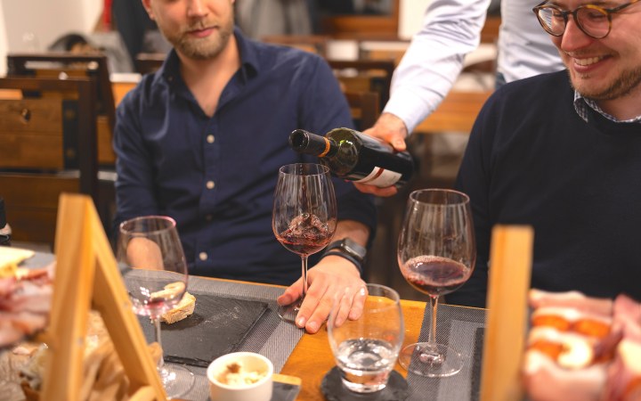 Óhegyi borkóstoló a lenyűgöző kőbányai pincerendszerben