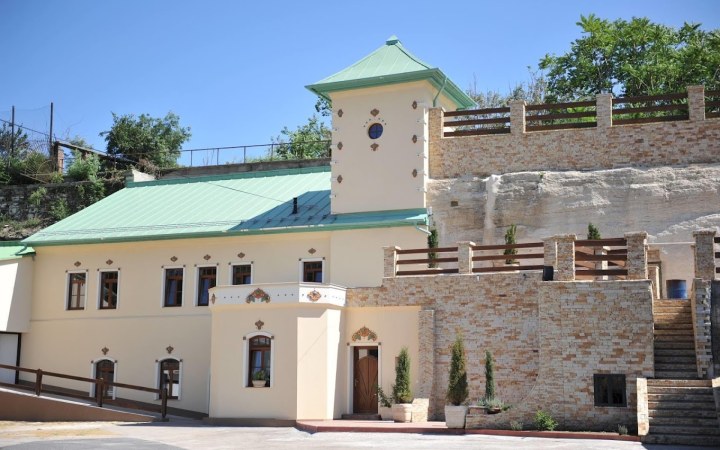 Óhegyi wine tasting in the stunning Kőbanya cellar system galéria kép
