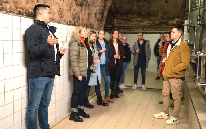 Óhegyi borkóstoló borvacsorával és pincetúrával egy 19. századi kőbányai pincében galéria kép
