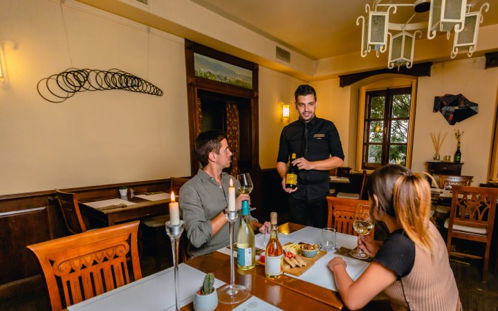 Tokaj Art Wine borkóstoló a 400 éves történelmi pincében galéria kép