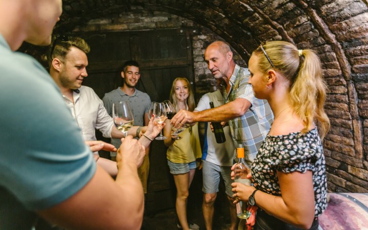 PapPince wine tasting in a family-friendly atmosphere galéria kép