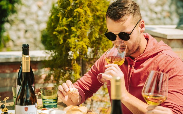 Petrény wine tasting with basic wine selection in the Szépasszony Valley